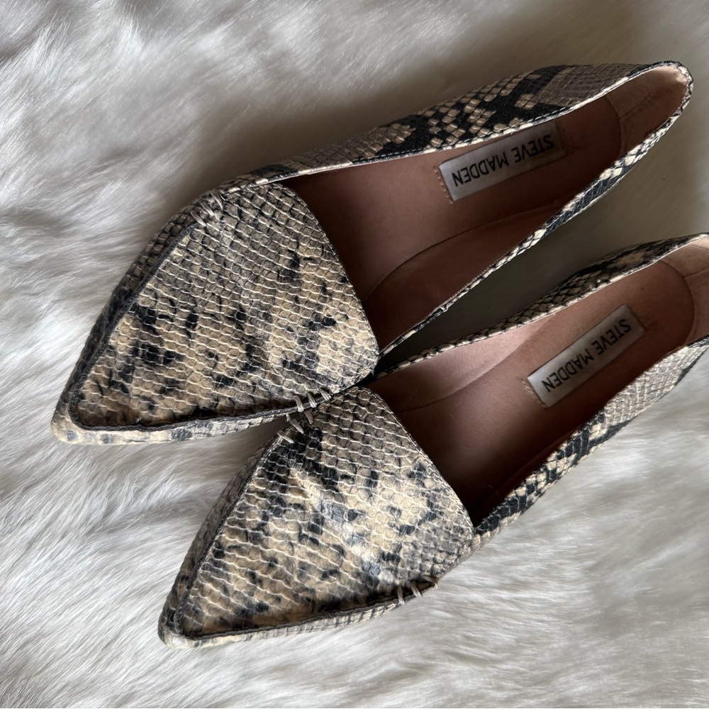 Steve Madden Black and Cream Snakeskin Loafers